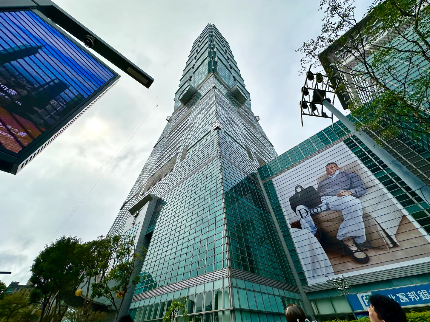 台北101今晚點燈「GO ALEX!」應援　賈永婕再發聲：這不是豪賭