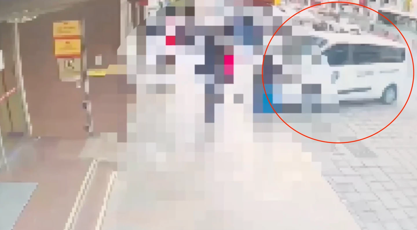 有片｜三立採訪車撞彰銀瞬間畫面曝！駕駛過失重傷害移送　50萬交保限制出境出海