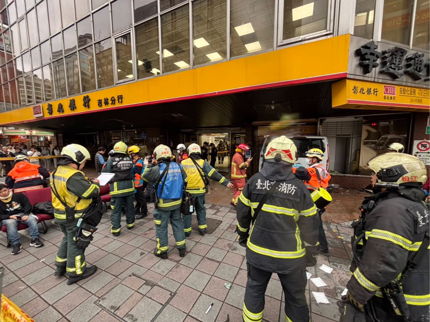 有片｜三立採訪車撞彰銀吉林分行　3重傷7輕中傷！肇事駕駛這樣說