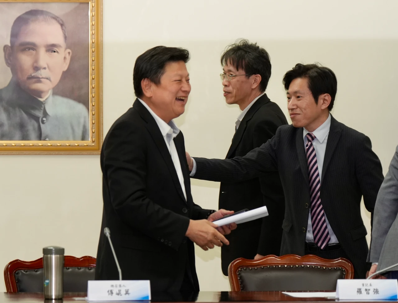 拜會變辯論前哨戰！傅崐萁嗆放馬過來　張惇涵：馬年要馬上審查總預算