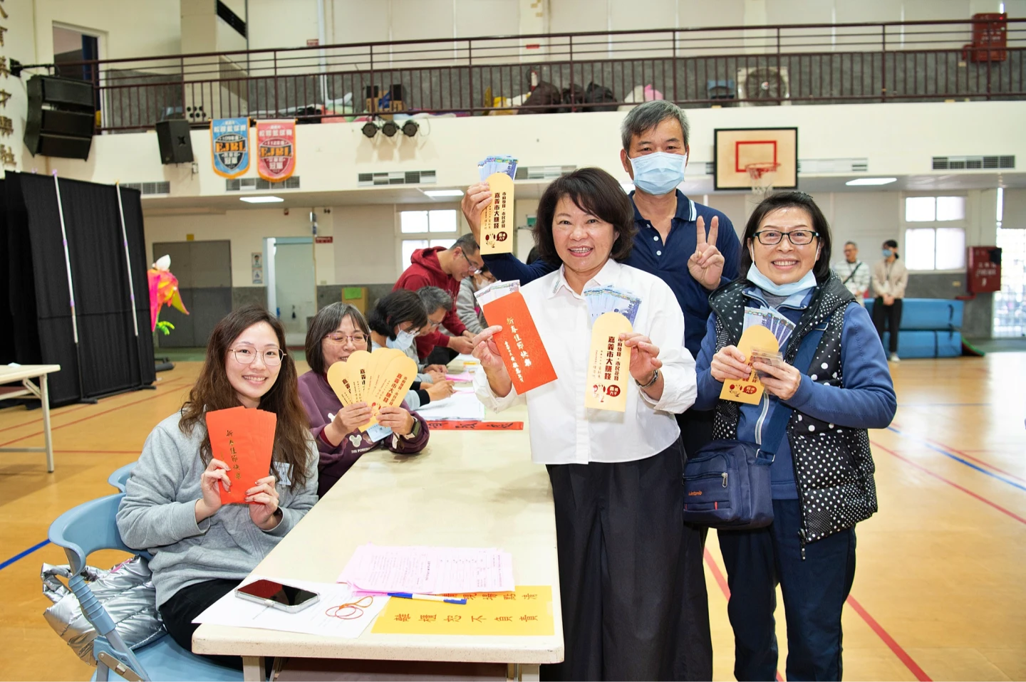 全台最羨慕！嘉義市普發6千首日湧人潮　130家名店加碼把錢變大