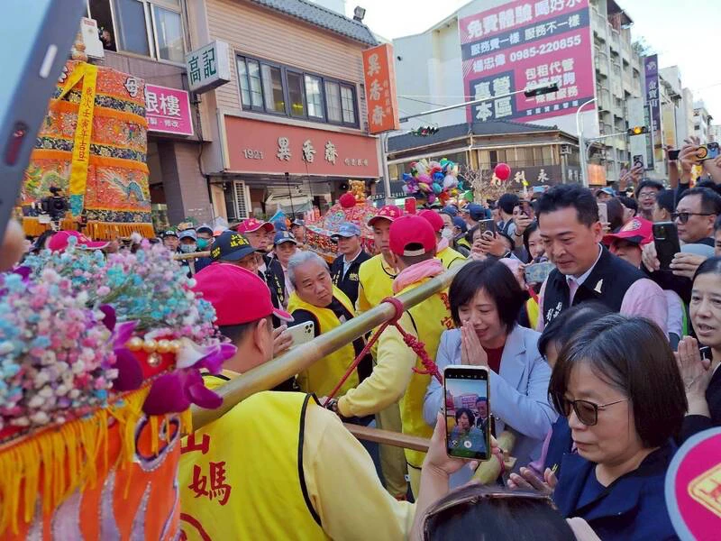 苗栗山邊媽祖百年首度贊境台中　信徒沿路簇擁寫下歷史新頁