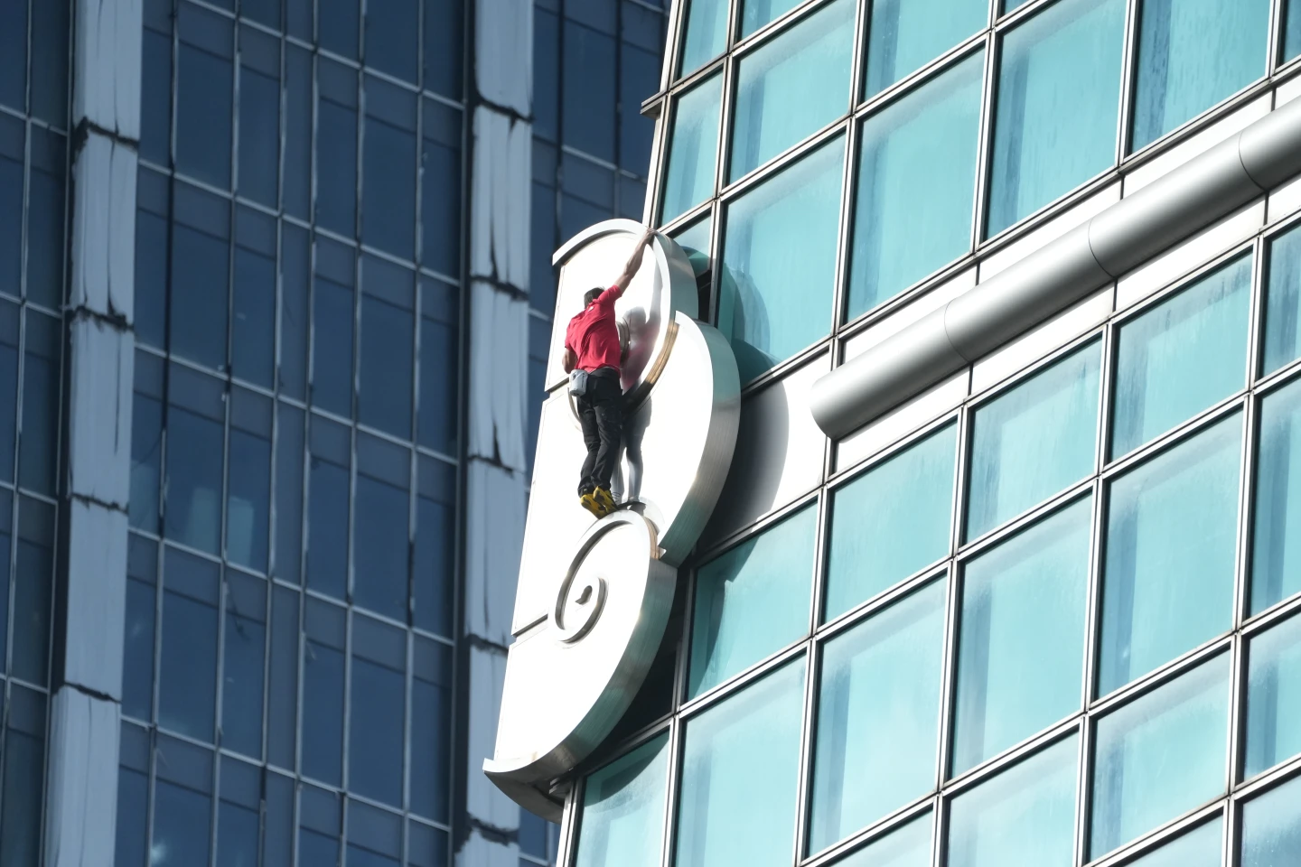 霍諾德徒手攀台北101！總統級加油來了　小英「GO Alex!」吸引萬人按讚