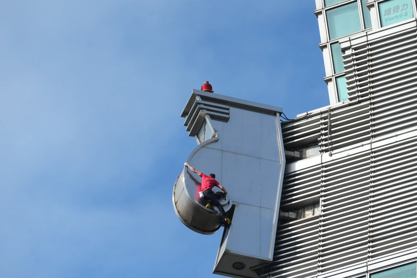 直播｜生死一線！霍諾德翻越第一個101大樓竹節結構天險　挑戰508公尺天際線
