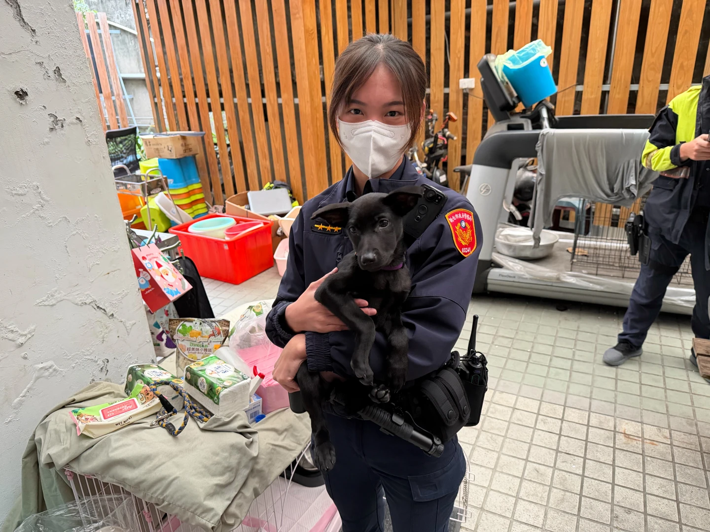 一張照片繫牽緣份！流浪犬神似已故親人　三重員警認領變身機關犬