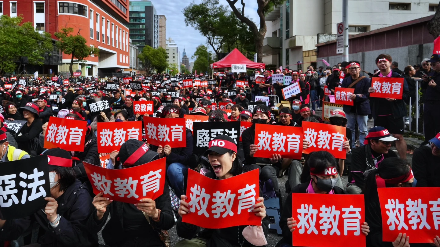 民團怒吼廢除校事會議調查制度　嗆教長鄭英耀「無力解決應立即下台」