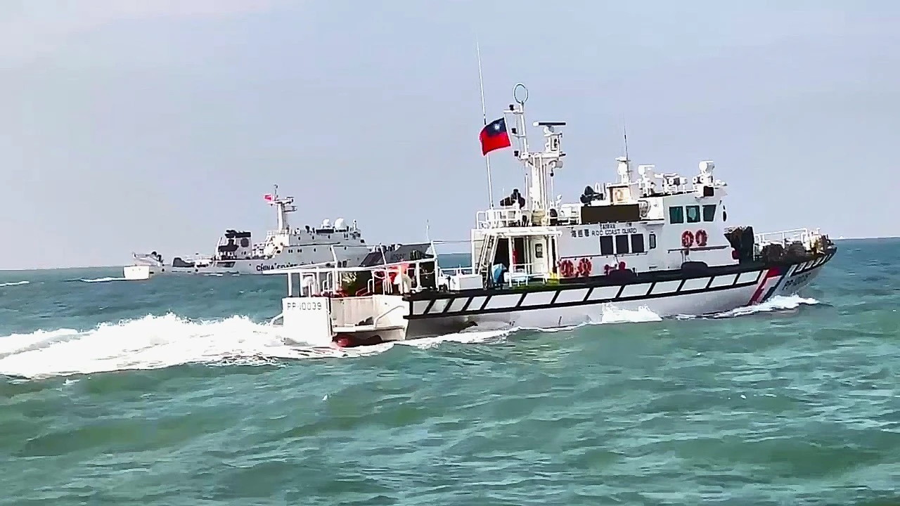 金門海域再起波瀾！陸4艘海警船侵擾金門水域　海巡4艦併航一對一驅離