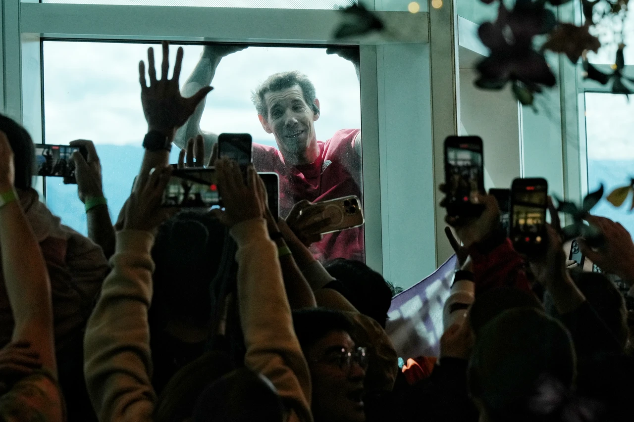 霍諾德完攀101幕後　蔣萬安：30部門動員上百人次安全整備