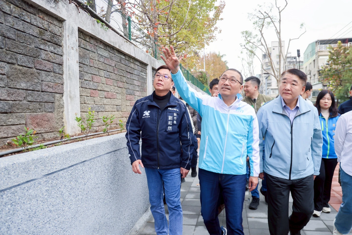 新北國小周邊步行空間改善！侯友宜視察成果　年底完成100校