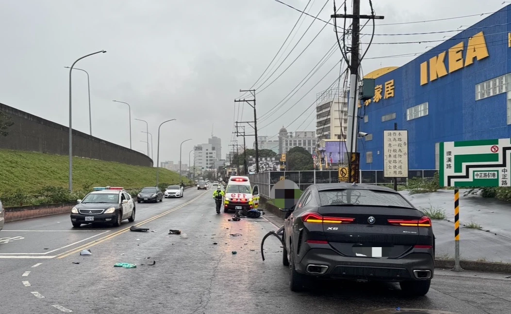 新莊IKEA外死亡車禍！騎士左轉遭汽車攔腰撞上　頭部重創亡