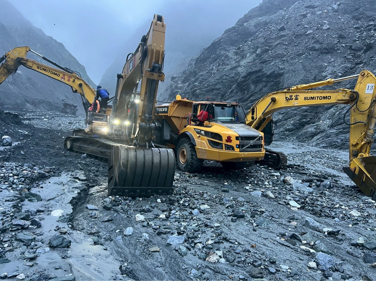 斷糧、落石、絕嶺重生！14名勇者1個月對抗27萬方積水　馬太鞍溪堰塞湖降挖任務達成