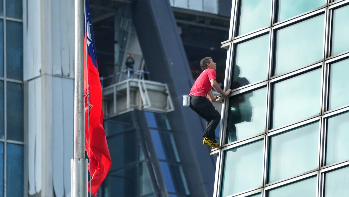 攀岩好手Alex徒手攀登101行銷台灣　台北101、財政部沒花半毛錢