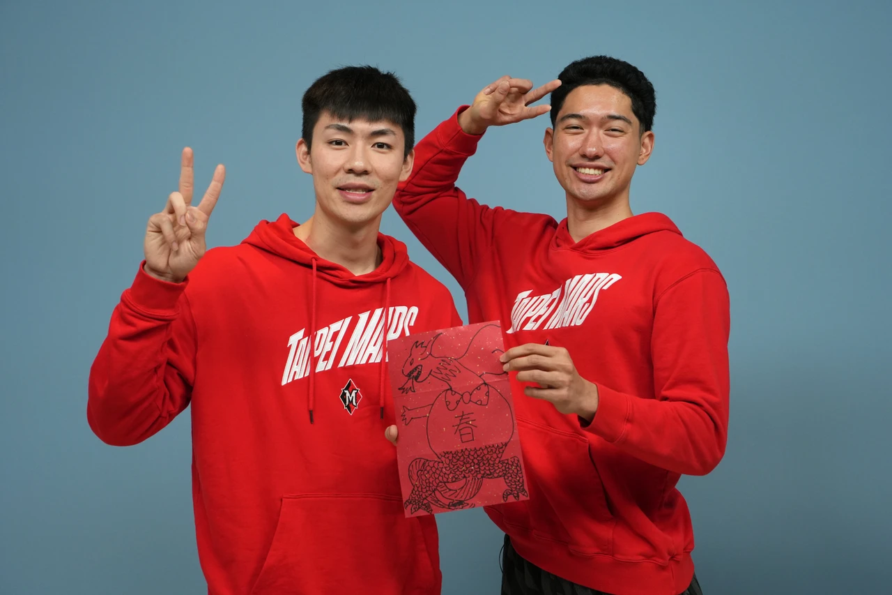 本周感動一瞬間｜戰神好麻吉「接力畫年獸」／花白悲父痛心的淚訴