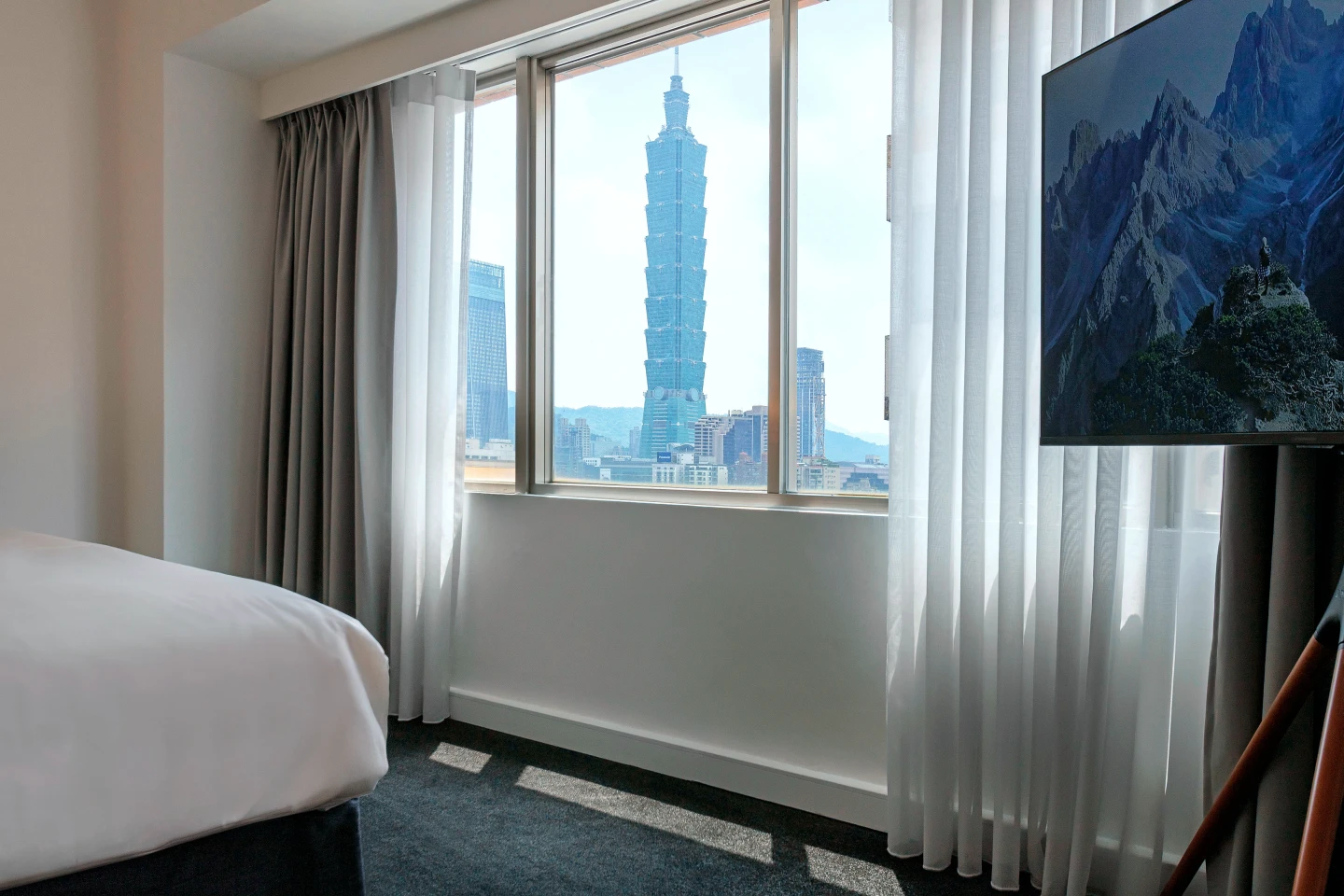 國旅補助這飯店先開跑！101景觀房最高折2千　早餐buffet買1送1