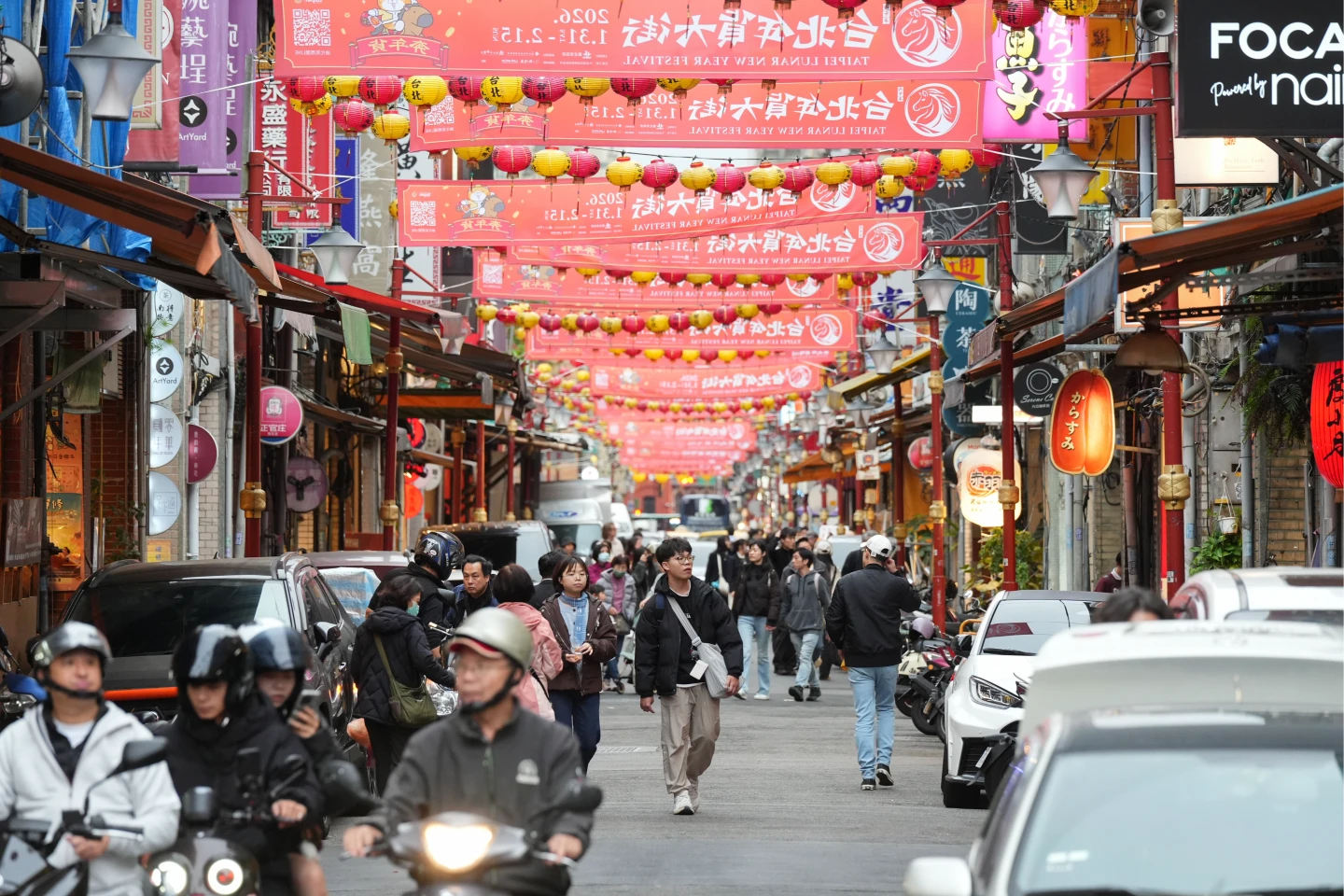 台北年貨大街1/31開跑！5米高白爛貓出沒迪化街　超萌開運小物限量發放