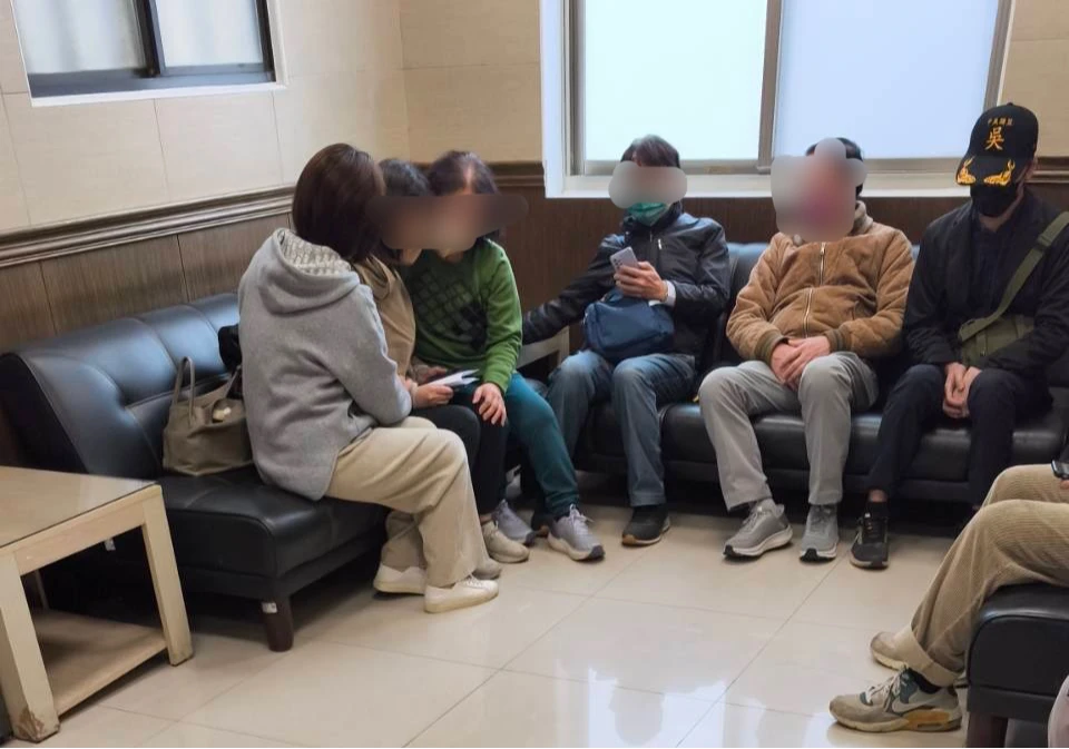 替代役被運將丟包台64線！慘遭4車輾斃　今解剖親友現身啜泣