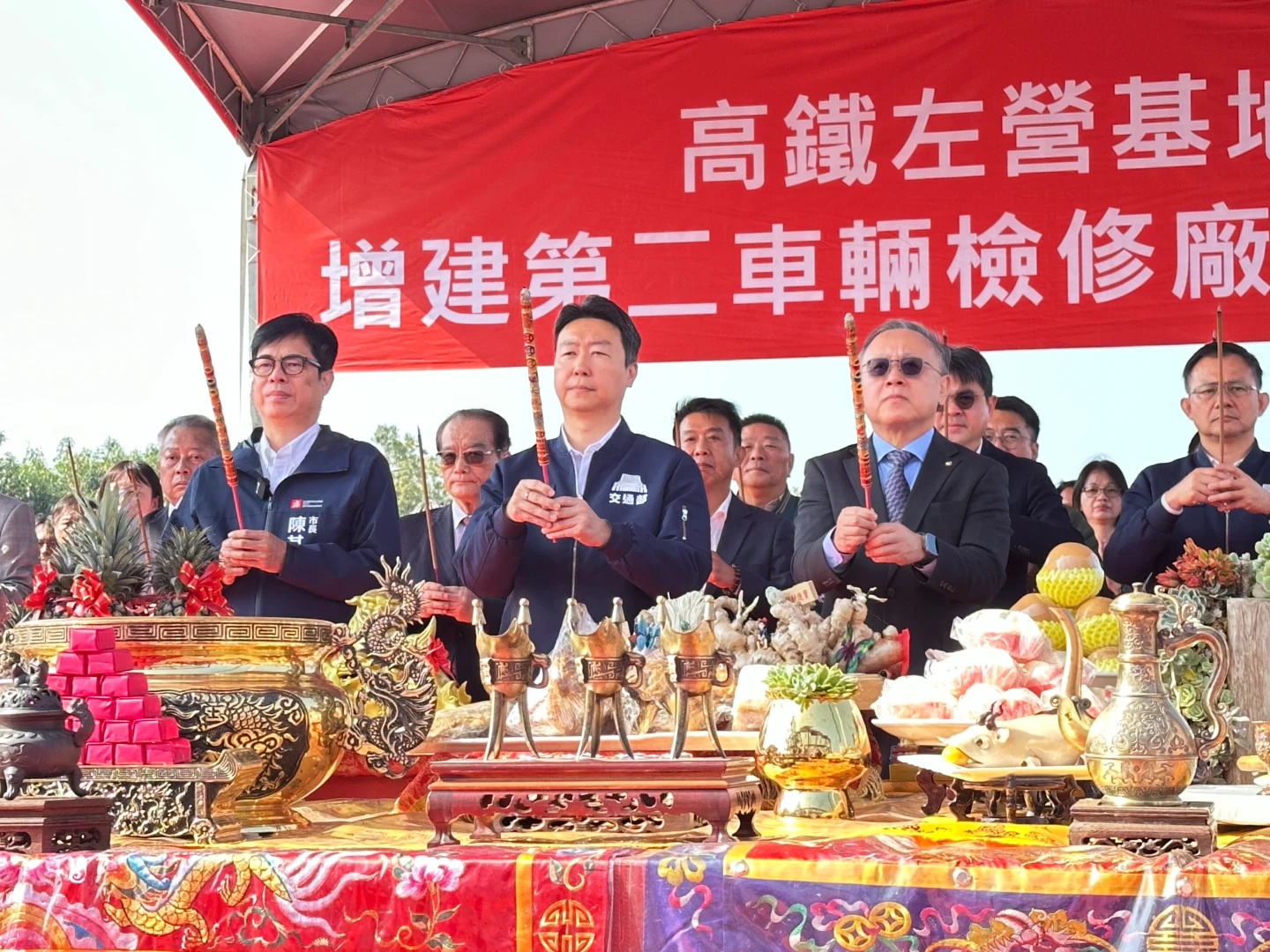 高鐵「N700ST」新家上樑！史哲：高峰期每小時發12班車　交長盼明年8月首車上線