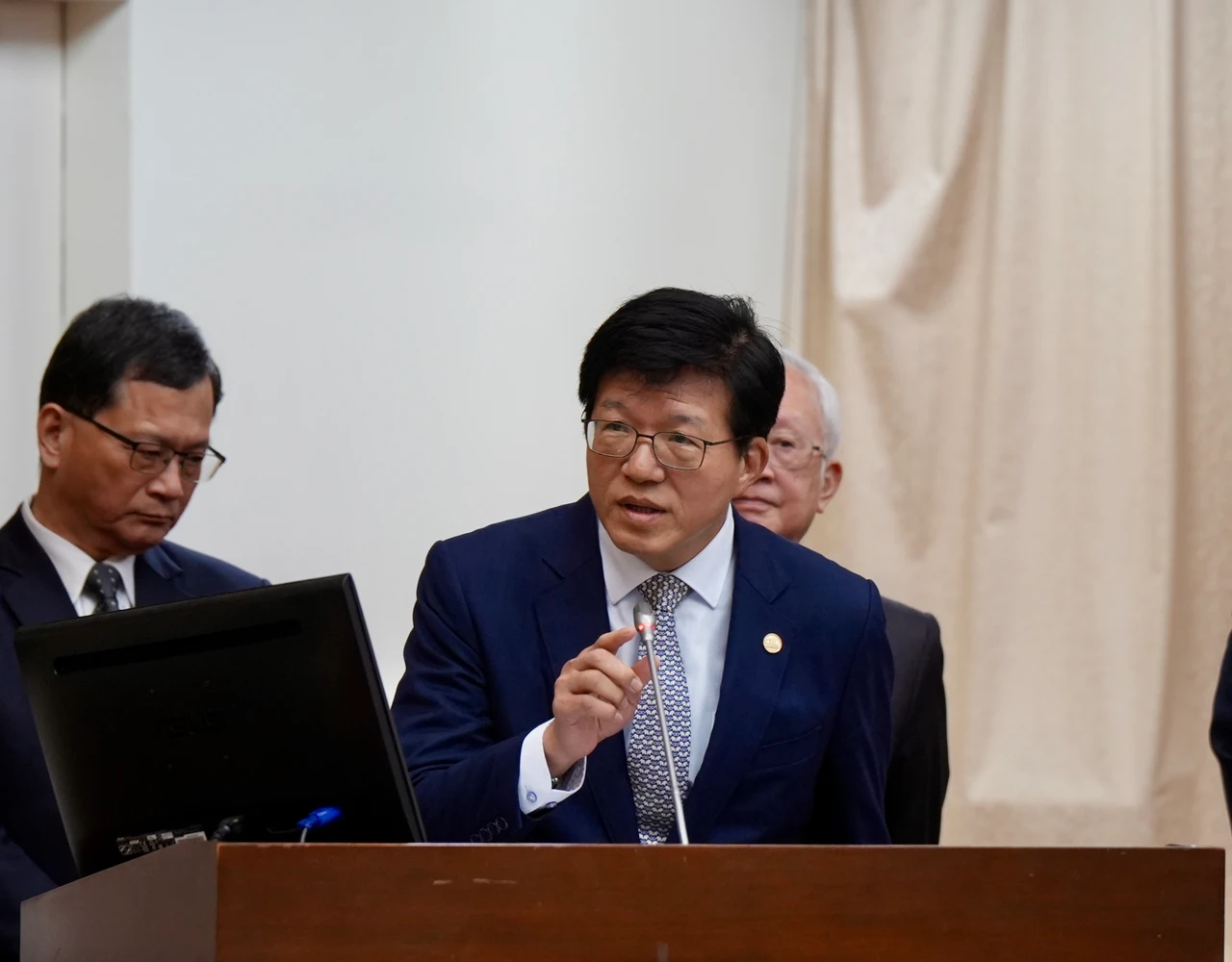 彰銀股東會逼婚！小股東喊話「吃下國票金」　董座：娶妻要看人家意願