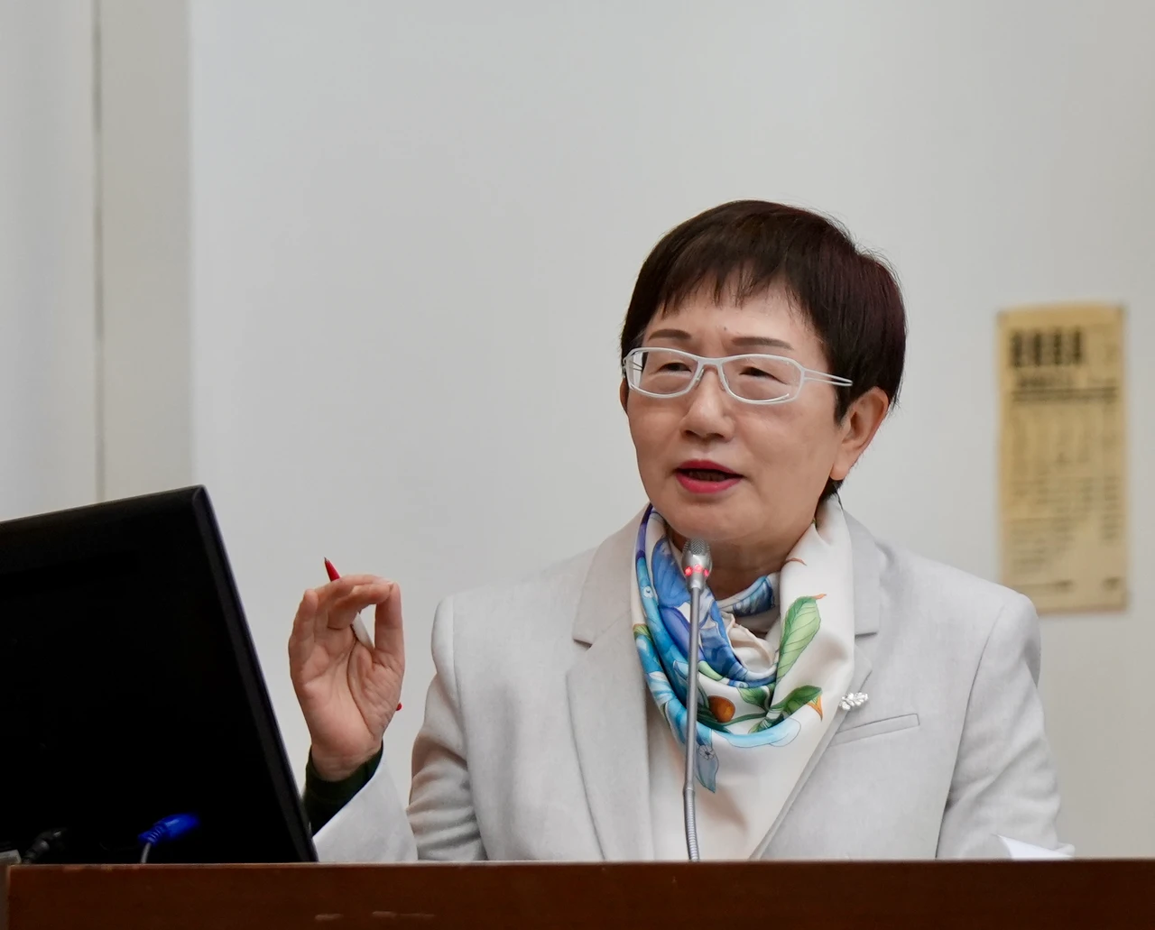 黃金屢創新高！台銀總座黃金賣太早很扼腕　財長坦承都沒買