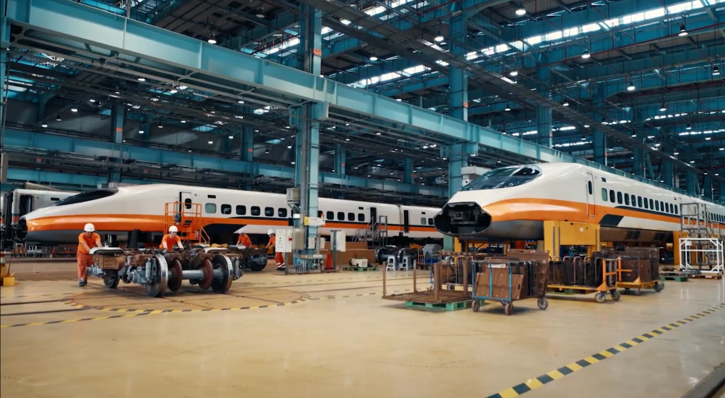 英姿曝光！高鐵準點率世界第一　董座史哲感激千位「看不見的英雄」