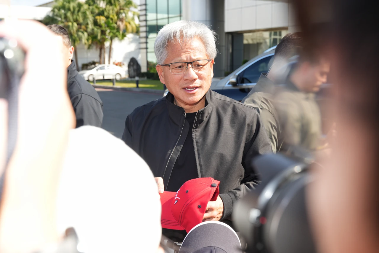 黃仁勳再訪台灣！聚焦H200晶片銷售與AI超級電腦產能　首個行程見張忠謀