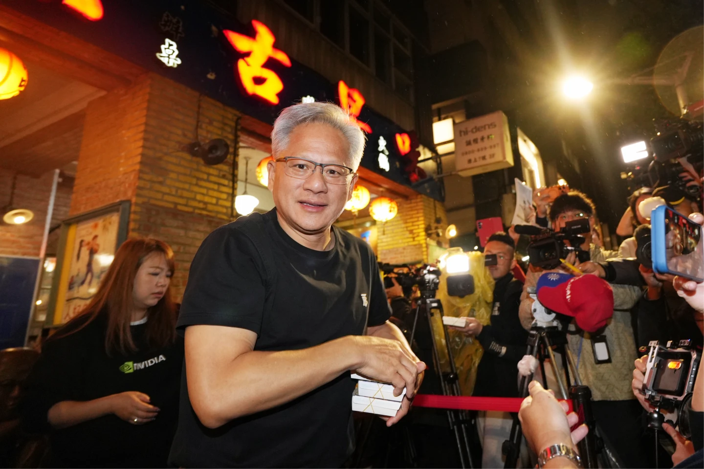 黃仁勳向台灣供應鏈致歉　「大家去年辛苦了，今年會更辛苦」