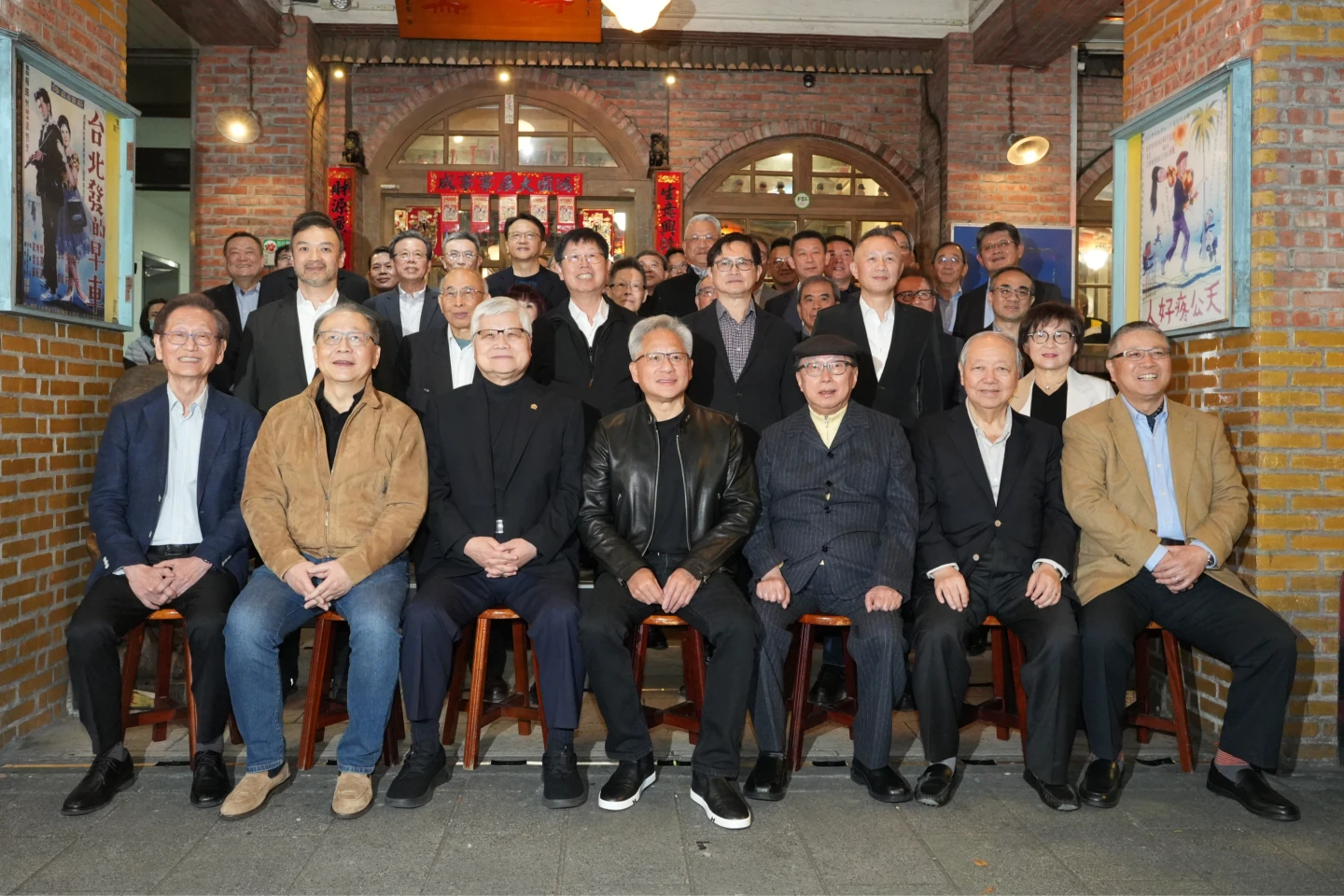 輝達黃仁勳兆元宴4.0登場　緯創、廣達、台積電、聯發科、華碩坐首排