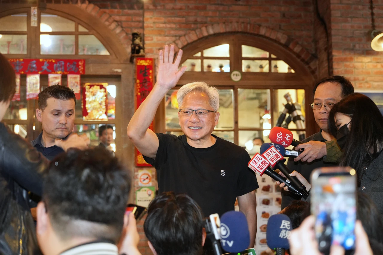 輝達投資OpenAI千億美元卡關？黃仁勳駁斥：無稽之談