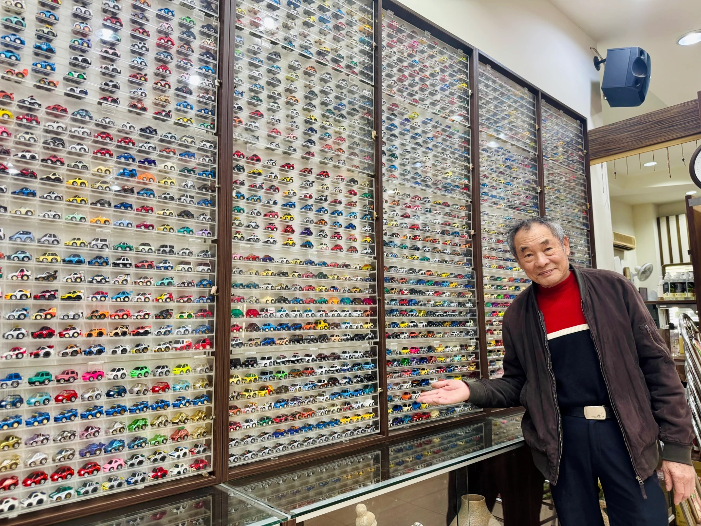 2千台迴力車拼出「馬到成功」！古寶老董30年絕版百變金剛曝　過年大方送