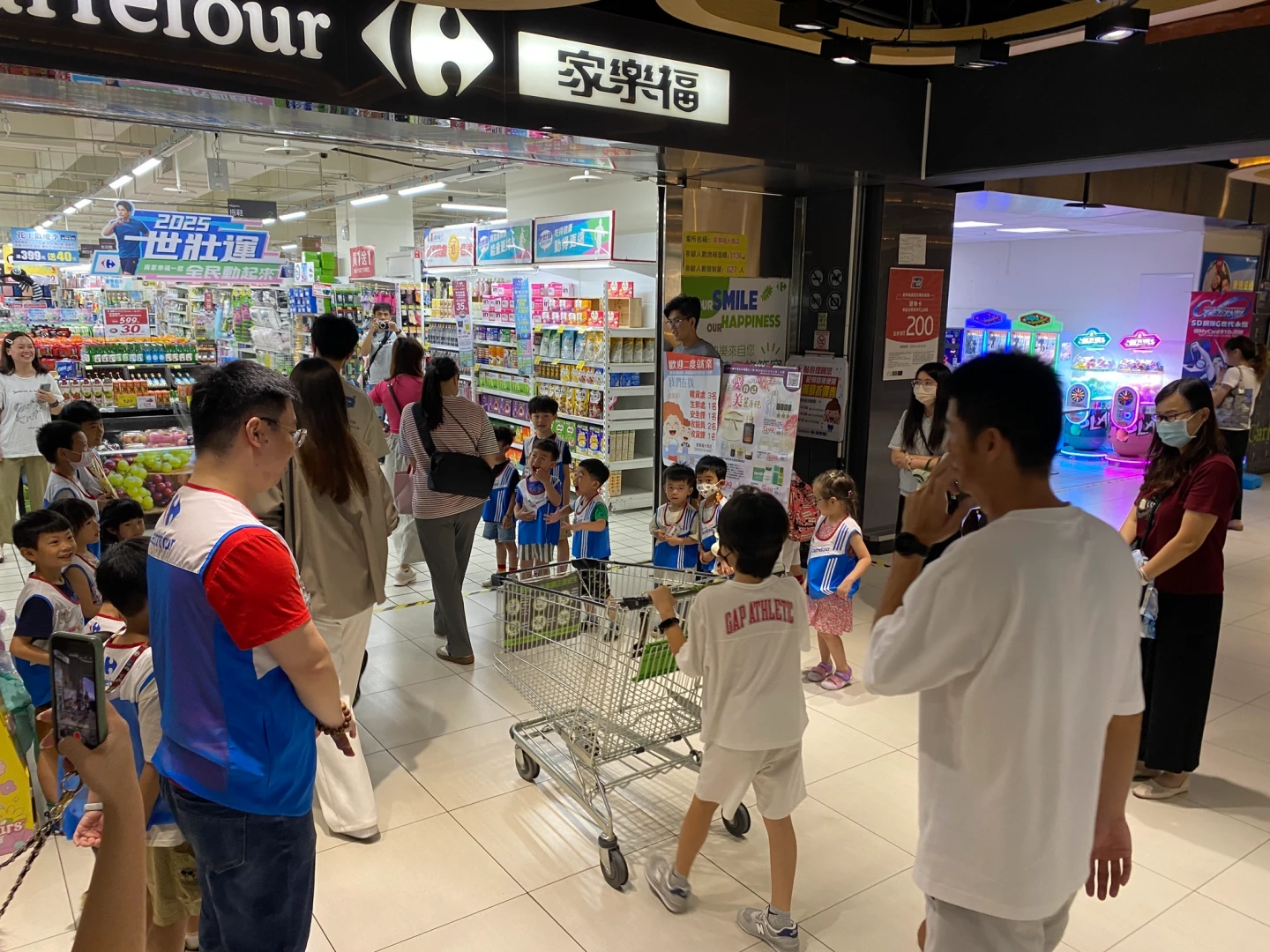 去年4店熄燈！家樂福2月再關一家　在地人質疑「學青海店」