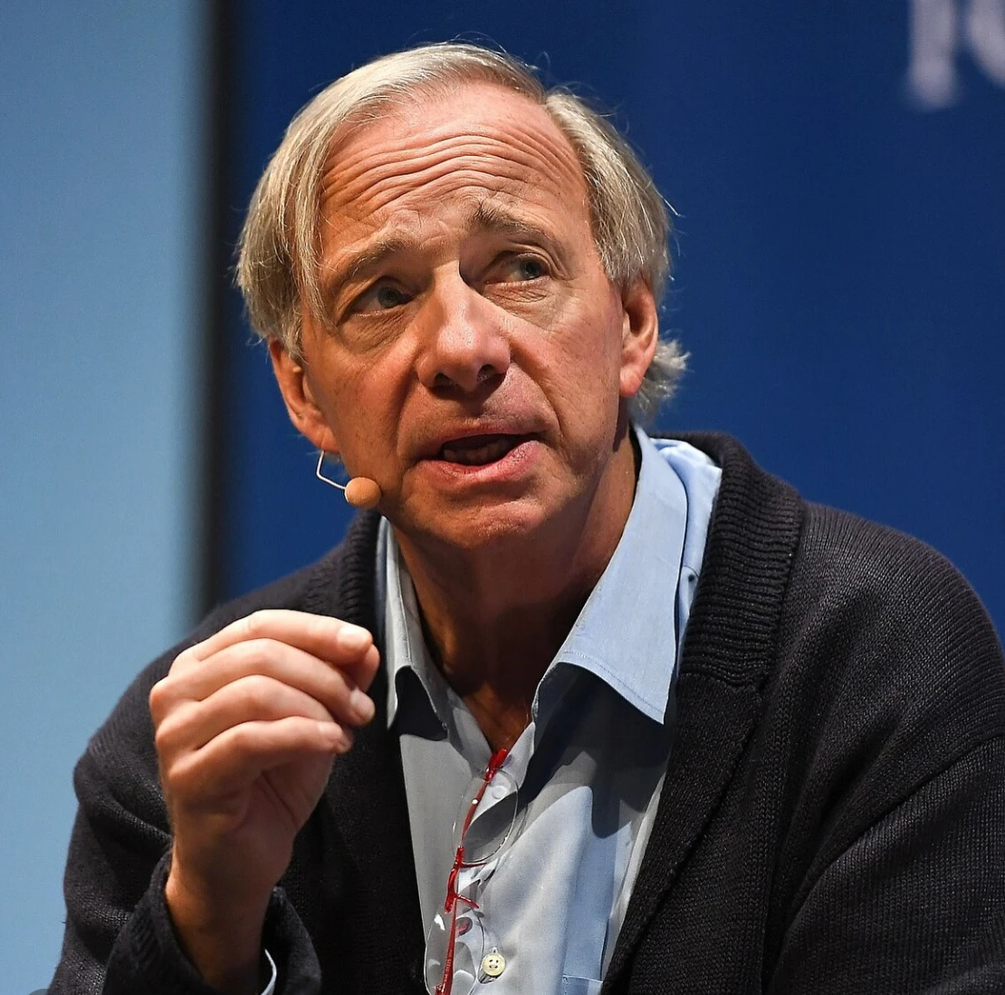 達里歐指全球正處於「資本戰爭」邊緣　黃金仍是重要避險資產