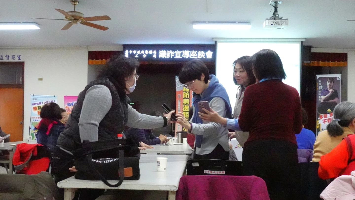 台中警官打造模擬器！一秒走入詐騙現場「沉浸式體驗」　民眾驚呼：太真實