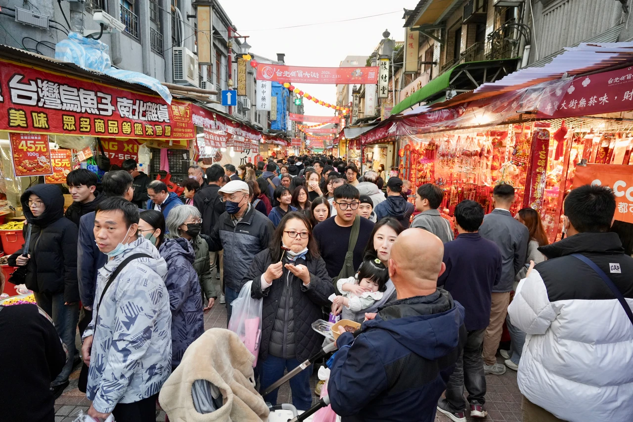 政院盯年貨價格！加碼拍定：汽柴油春節只跌不漲　桶裝瓦斯2月底前禁漲