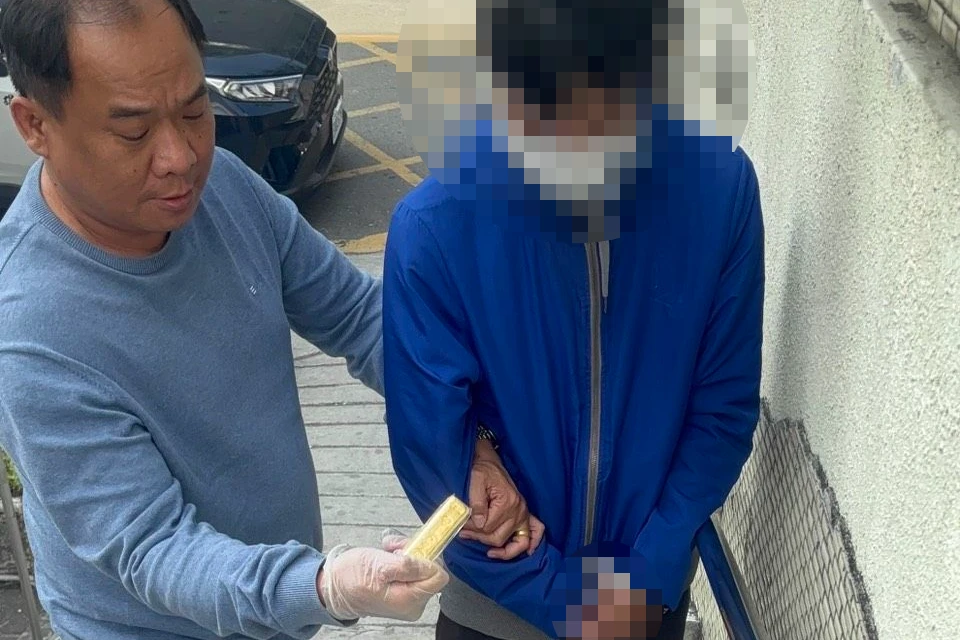 聲東擊西搶銀樓！高雄2匪劫走97萬金條　他跌倒遭壓制、他18小時後落網