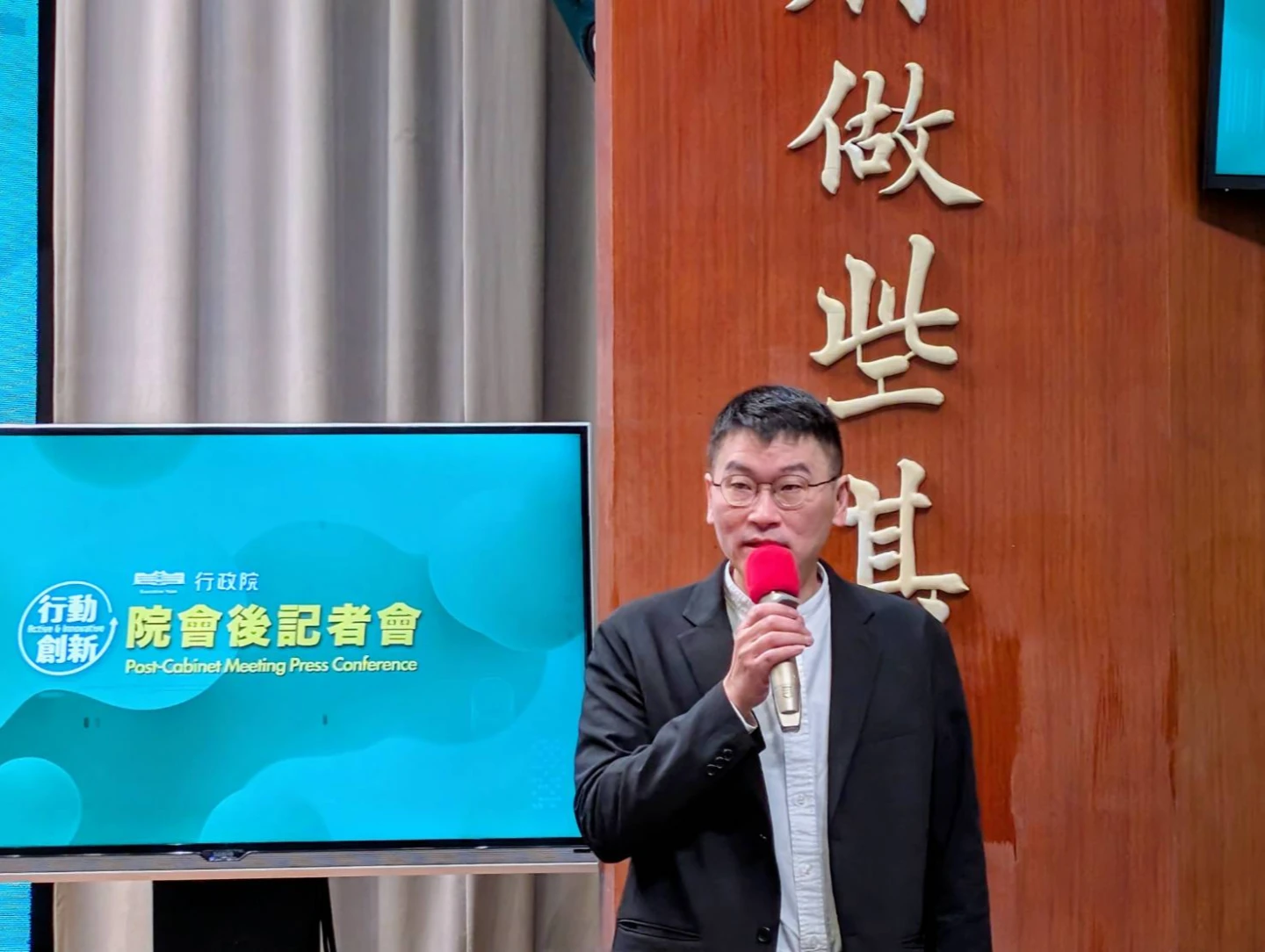 李貞秀爭議｜梁文傑1語戳中盲點　劉世芳盼各部會同標準拒給「密件」