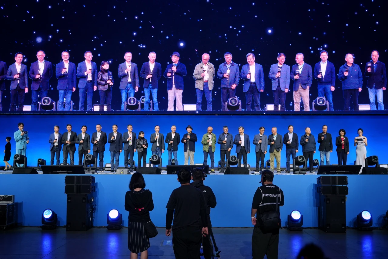 緯創尾牙1｜林憲銘：AI不是泡沫現在才是第1.5波　台股大型股本益比低「緯創股票值得長期持有」