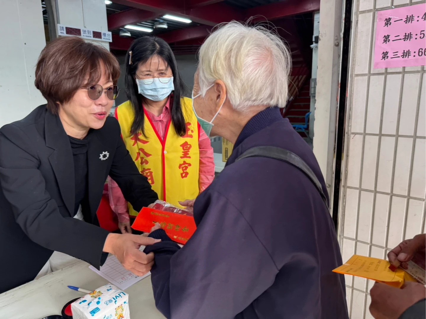 春節前夕送暖到家　屏東縣「歲末關懷」走遍33鄉鎮、逾7500戶受惠