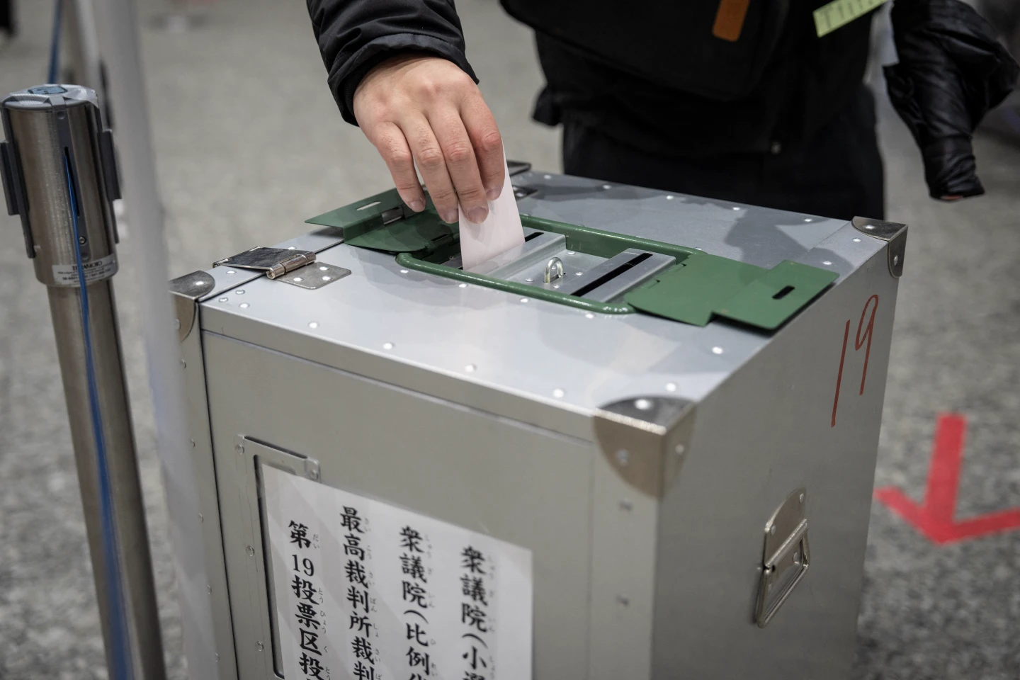 日本眾院大選今投票考驗高市政權　部分投票所因大雪提早關閉