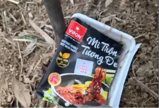 公園地上放泡麵碗有詭！竟是「尋寶」記號　警扣1億元毒品逮16人