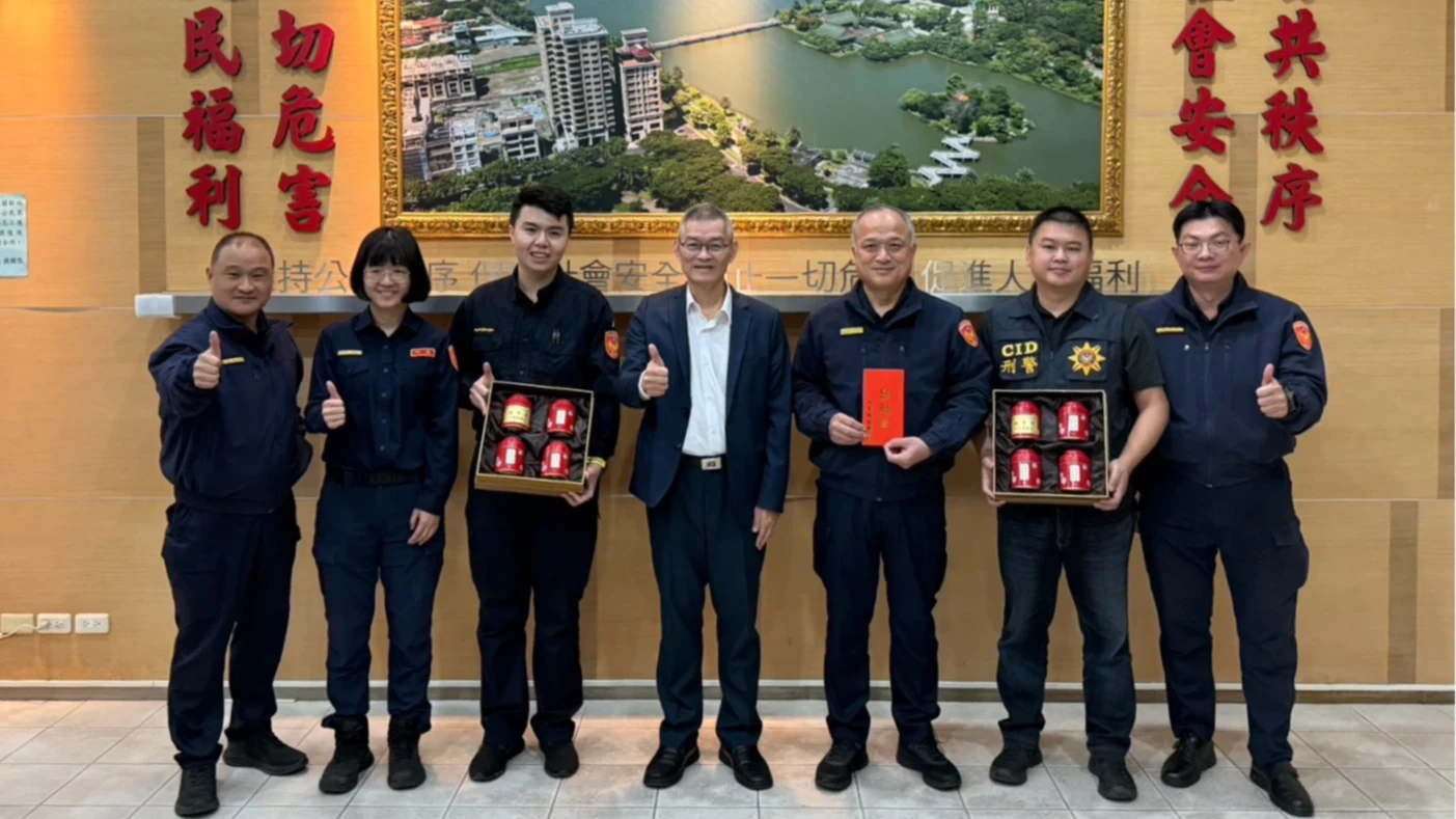 高雄七旬男遭30歲友人搶240萬！警2小時逮人　市警局長趙瑞華親頒破案茶