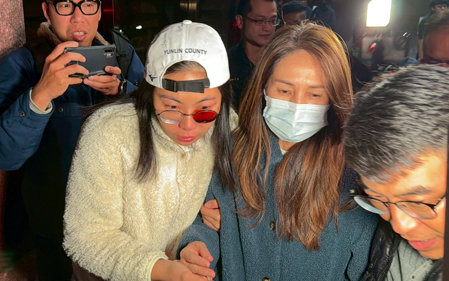 高金素梅漏夜複訊突送醫！應訊30分鐘身體不適　北檢諭令限制出境出海