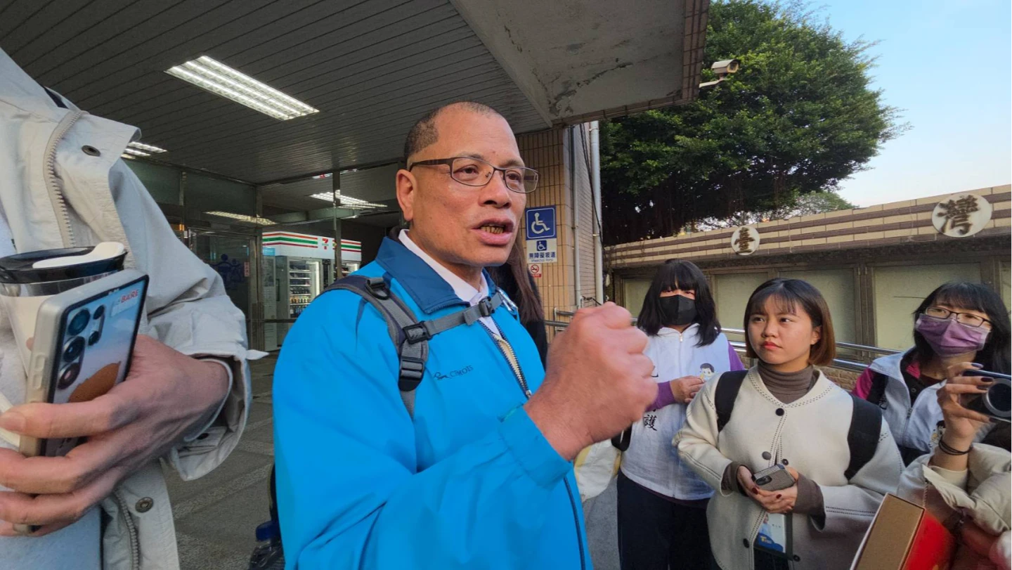 所長遭女毒蟲拖行殉職！母趴桌淚憶「握兒冰冷的手叫不醒」　父拭淚求判死刑