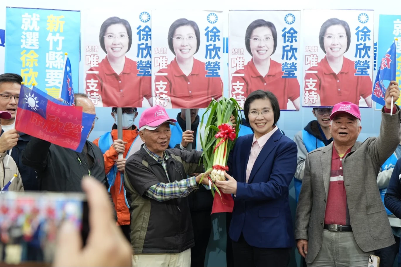 徐欣瑩哽咽！壓線登記藍竹縣長初選　嗆陳見賢「這是清流對抗黑金的勝戰」