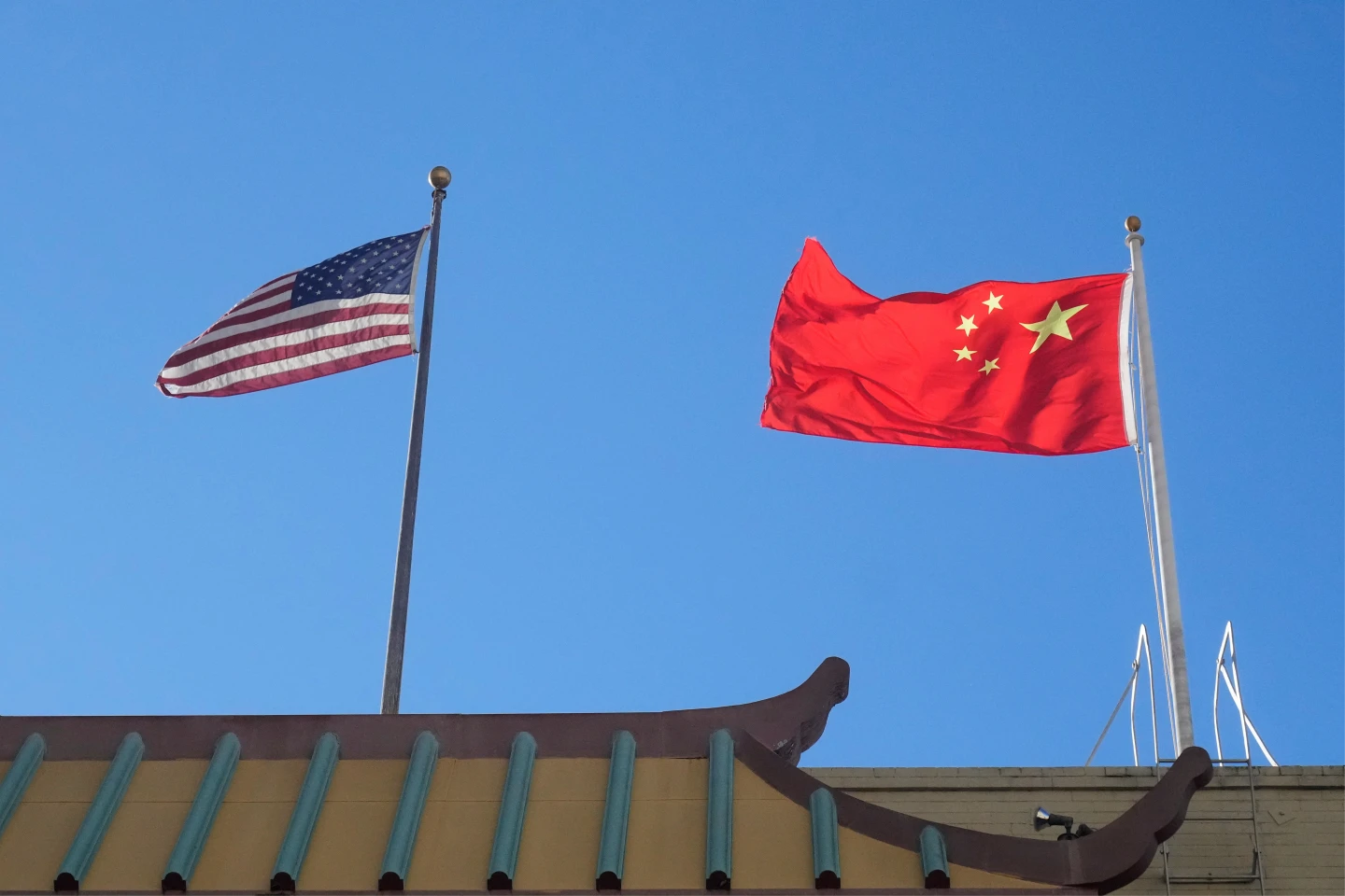 防堵中國晶片突破　美跨黨派籲限關鍵設備出口與維護