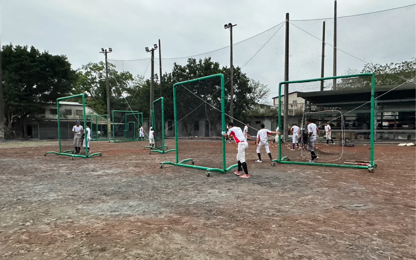 棒球｜球芽基金攜手台北大巨蛋　捐器材幫助光復國中災後重建　