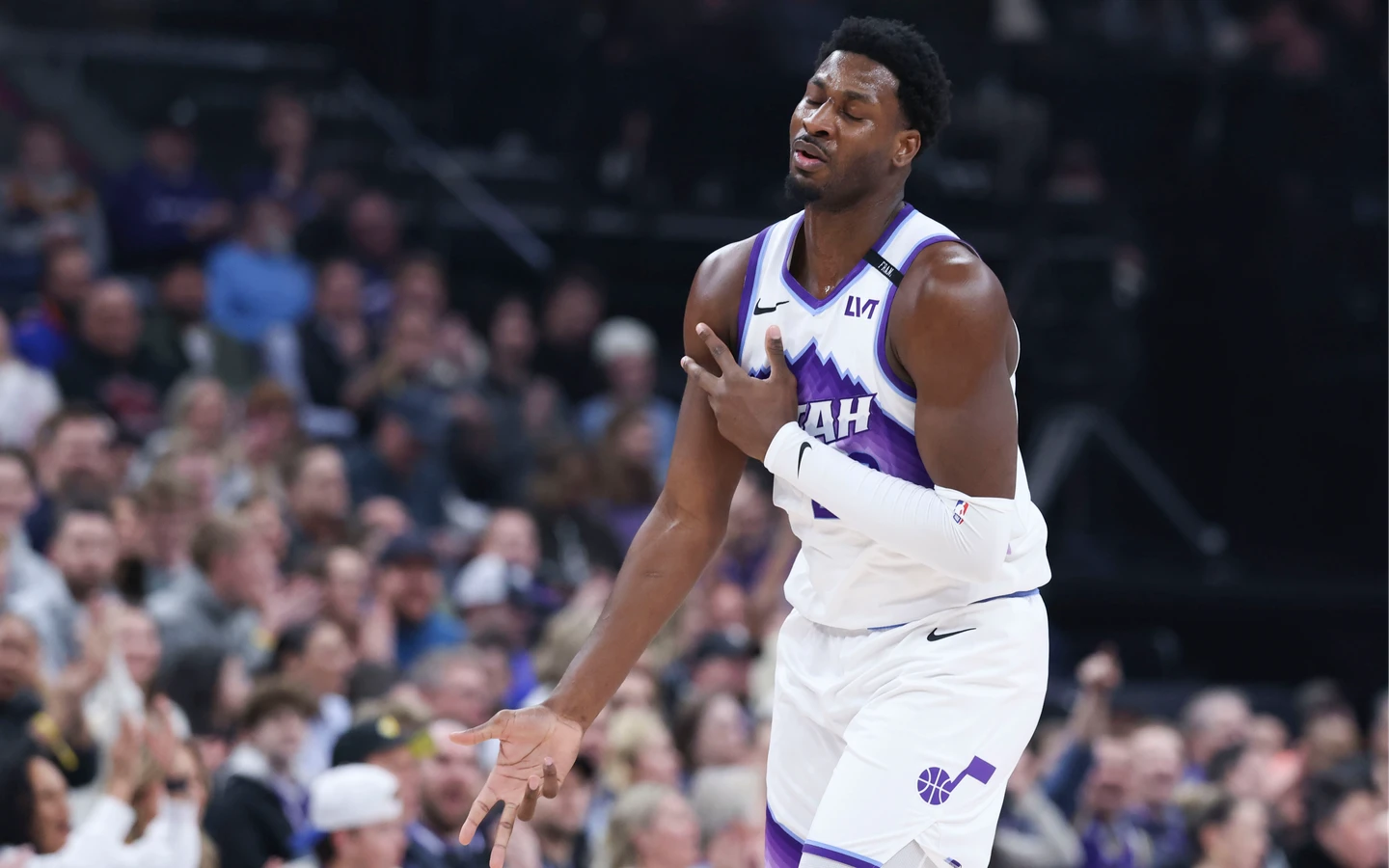 NBA｜不能再贏下去！爵士曝剛換來的明星大前鋒有罕見膝傷　提前關機動刀