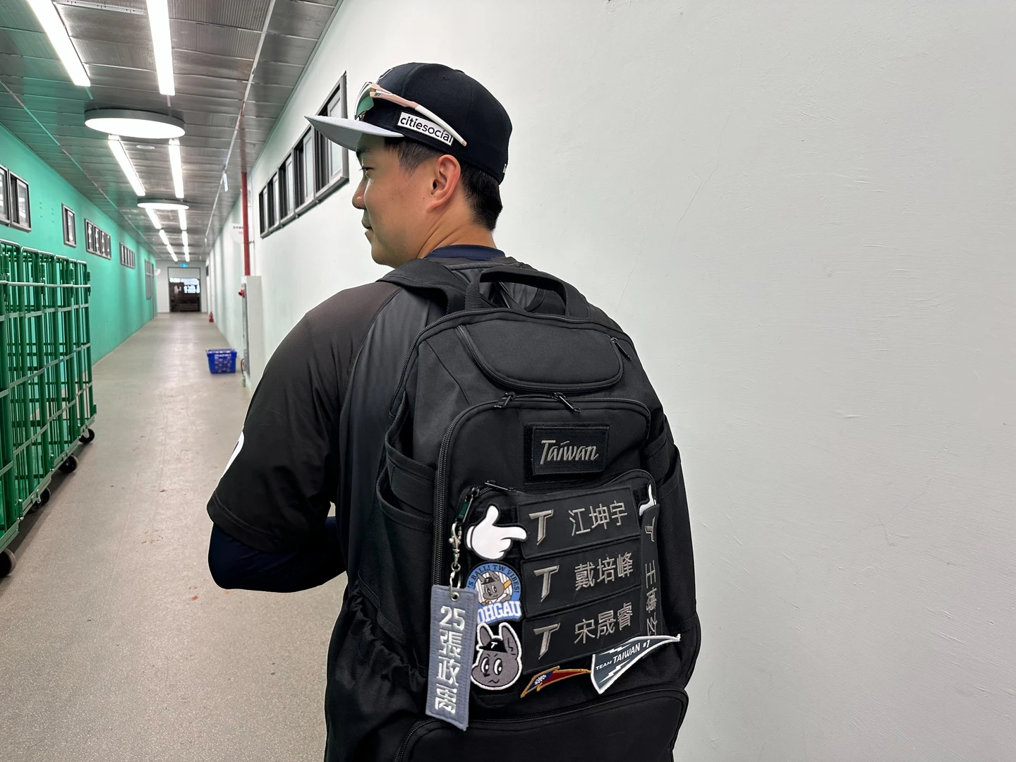 經典賽｜帶著「平鎮幫」一起前進東京　江坤宇後背包有「隱藏之力」