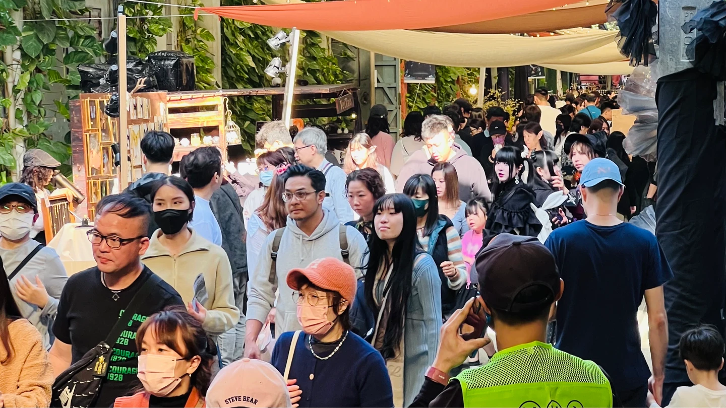 台南走春「馬」上開紅盤！連假首日狂吸43萬人　商圈人潮大爆發