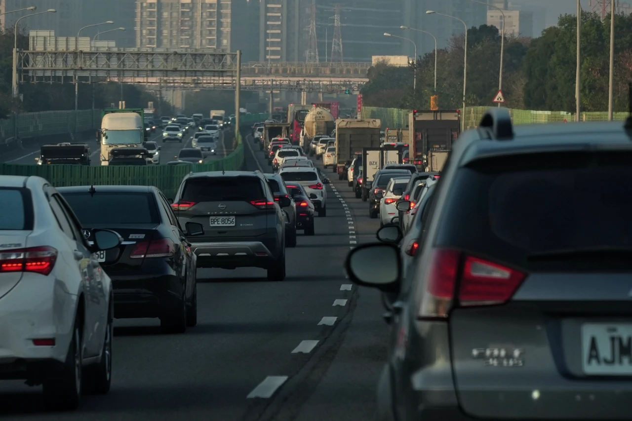 228連假首日迎車潮！國道9大路段易壅塞　疏導與管制措施一次看