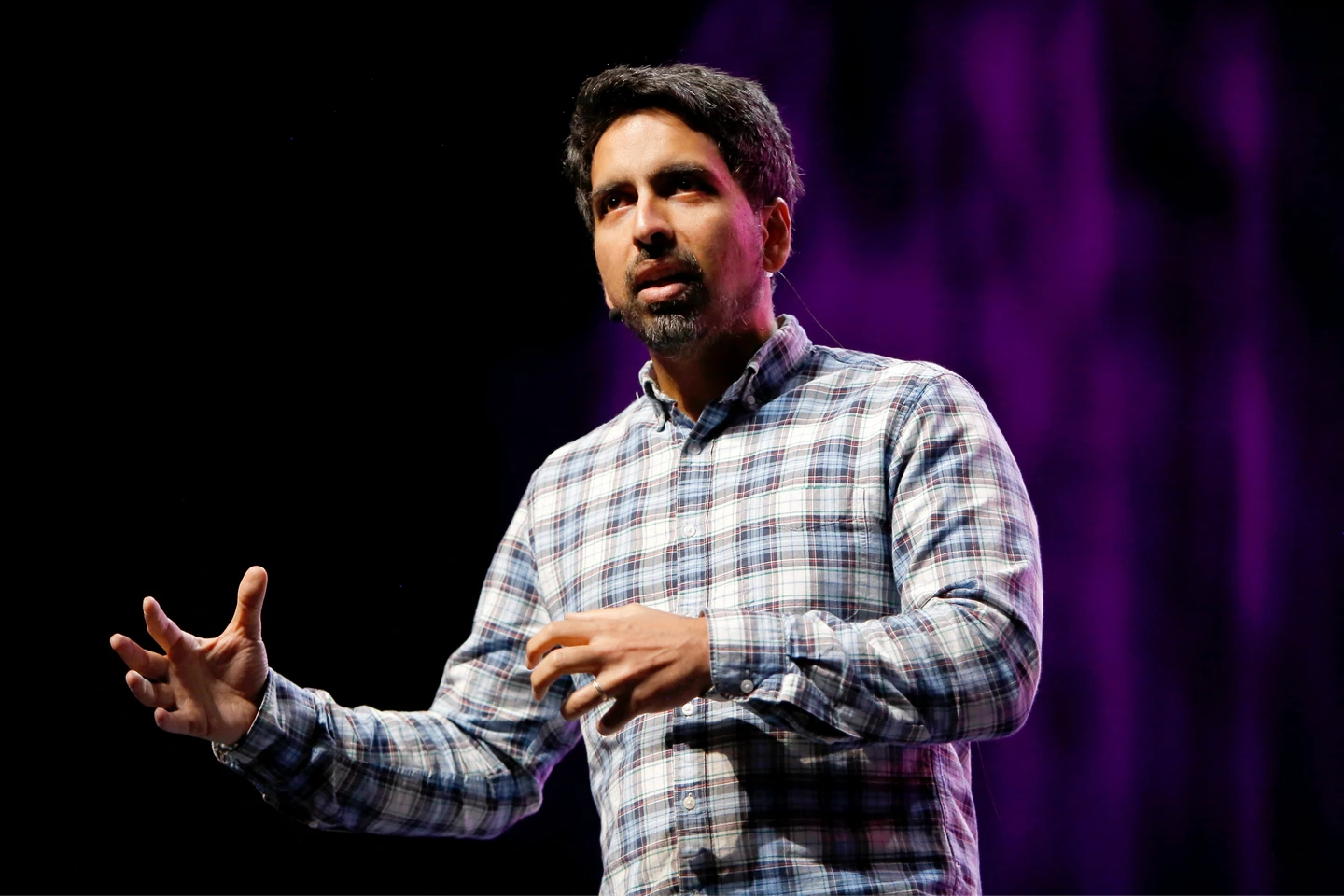 AI海嘯釀白領失業10%堪比「經濟肅條感」　美數學教父提布局對策